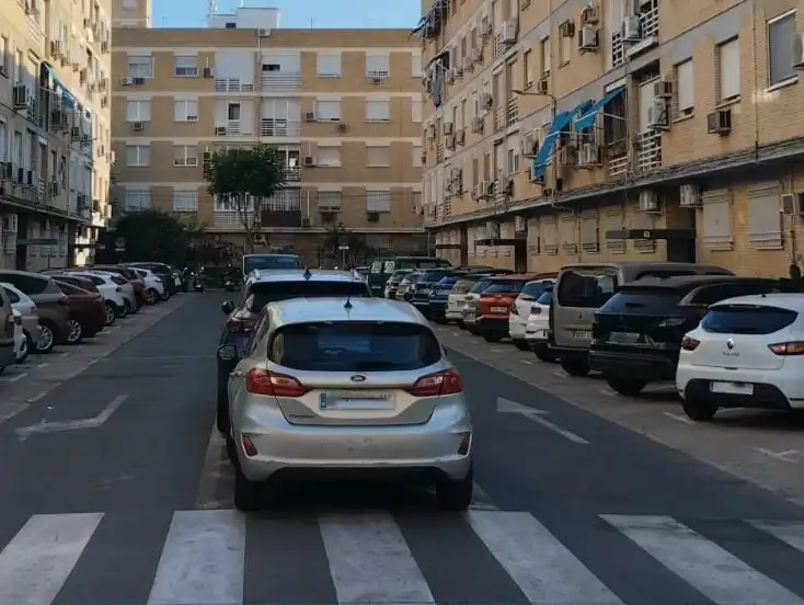 Parking de Piso en venta en Sevilla con Terraza y Amueblado