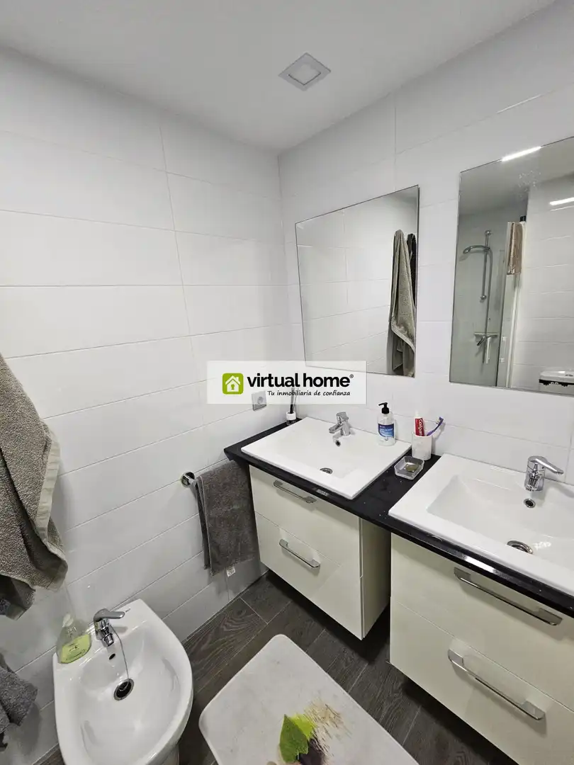 Badezimmer von Wohnung zum Verkauf in Benidorm mit Klimaanlage, Terrasse und Möbliert