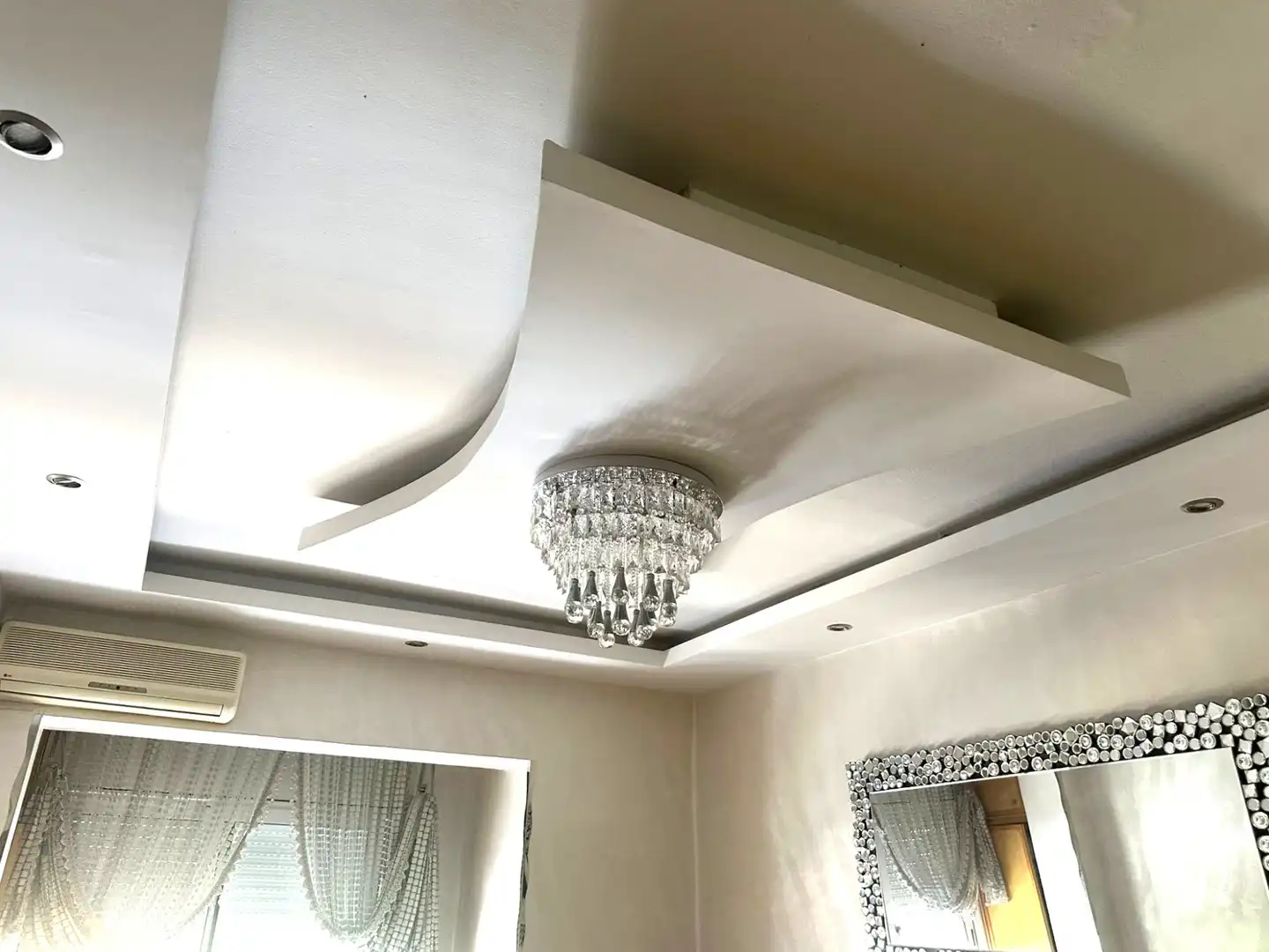 Wohnung zum Verkauf in Rubí mit Klimaanlage, Heizung und Ofen