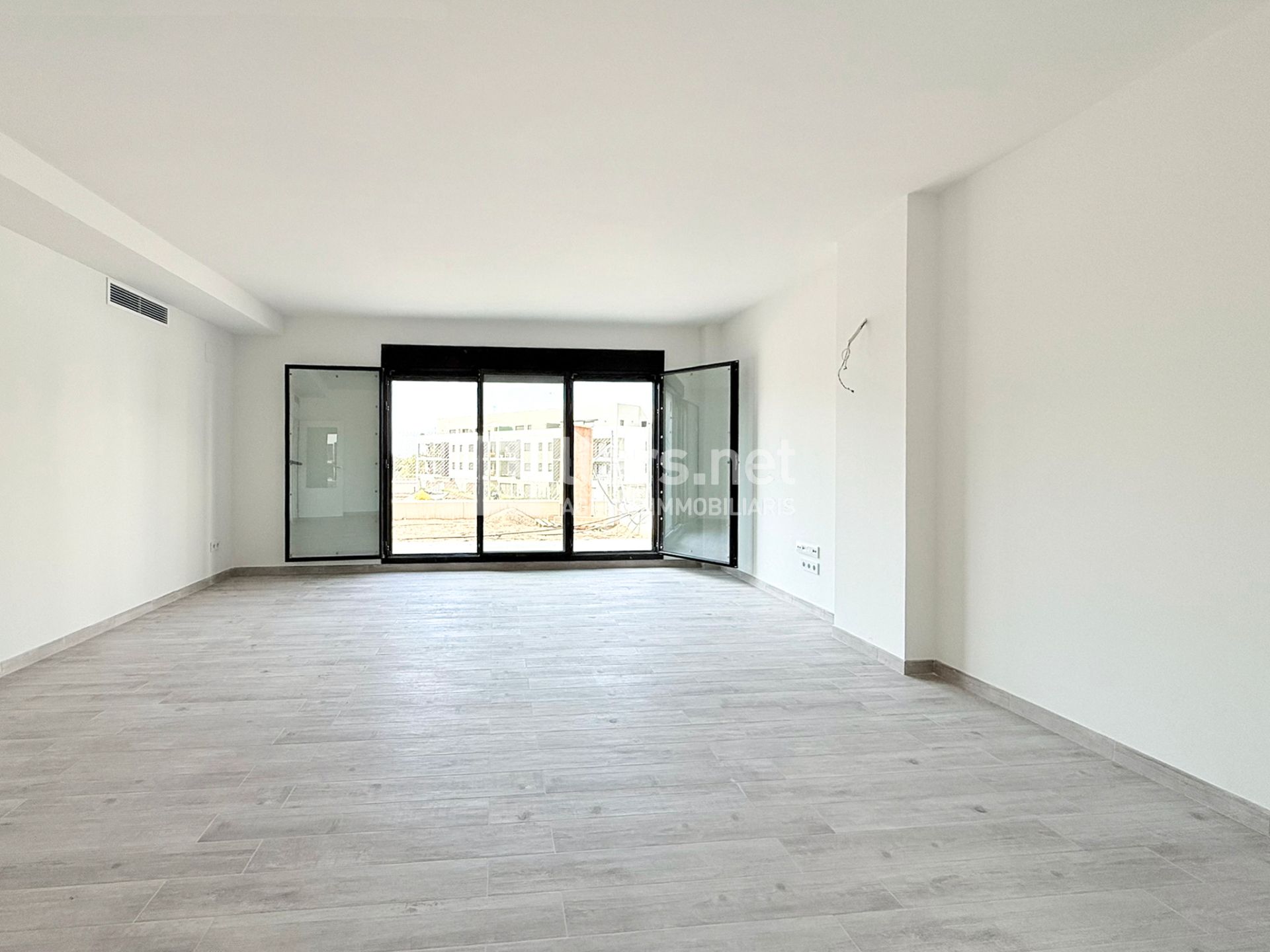 Sala d'estar de Pis en venda en Vilanova i la Geltrú amb Aire condicionat, Calefacció i Jardí privat