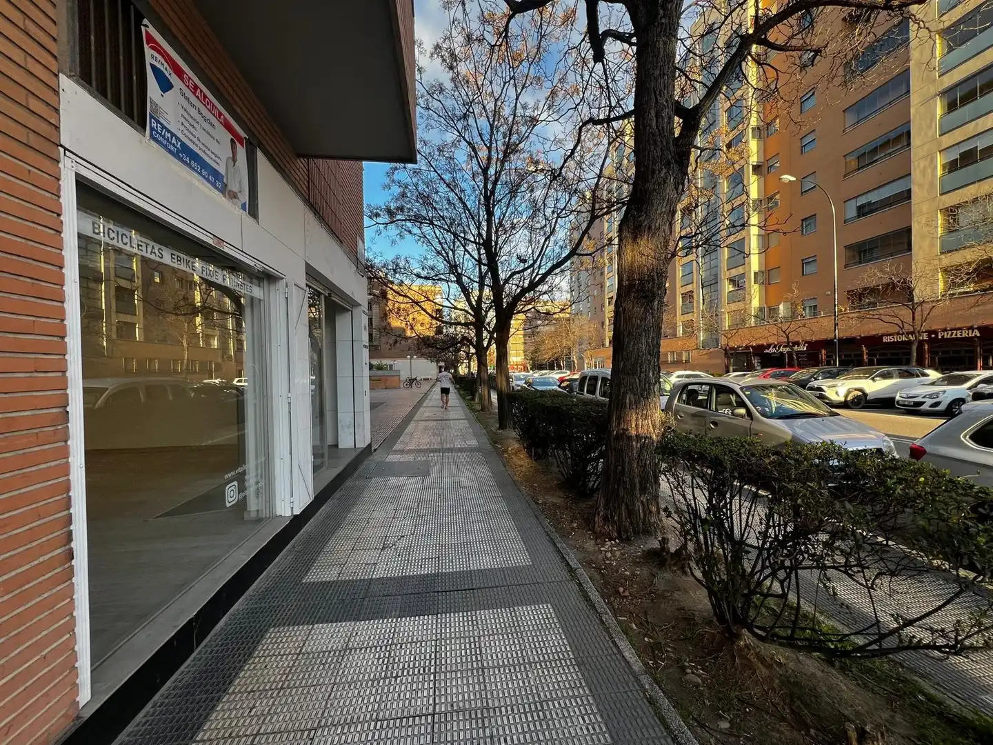 Vista exterior de Local de lloguer en Zaragoza amb Aire condicionat