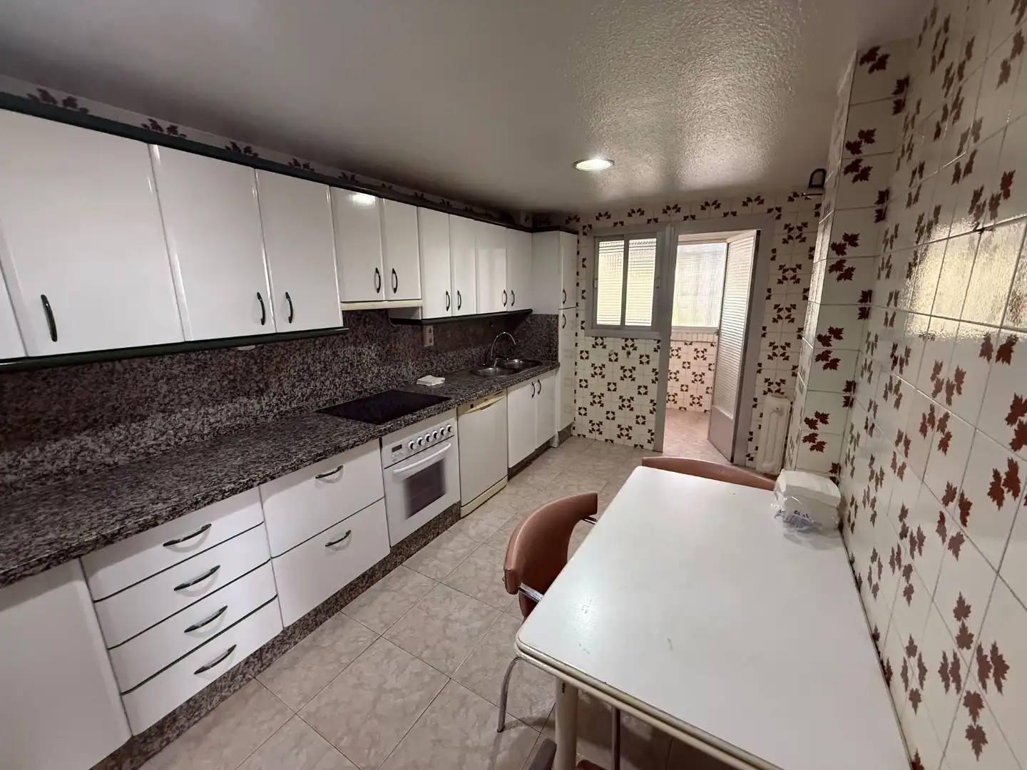 Cocina de Piso en venta en  Granada Capital con Aire acondicionado y Balcón