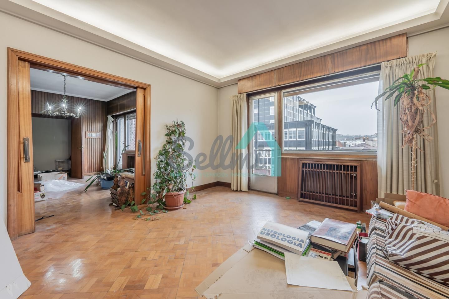 Sala d'estar de Pis en venda en Oviedo  amb Parquet, Terrassa i Traster