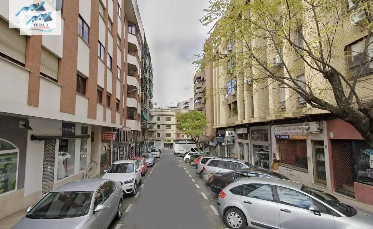 Locale commerciale in vendita a Calle GARCIA PLATA DE OSMA