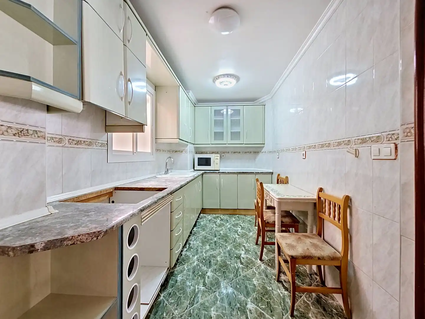 Kitchen of Flat for sale in Granada  with Heating