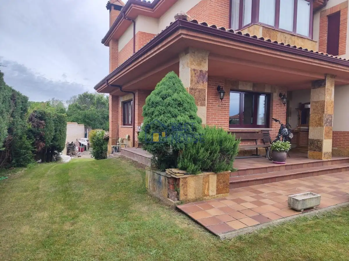 Jardí de Casa o xalet en venda en San Andrés del Rabanedo amb Calefacció, Jardí privat i Parquet