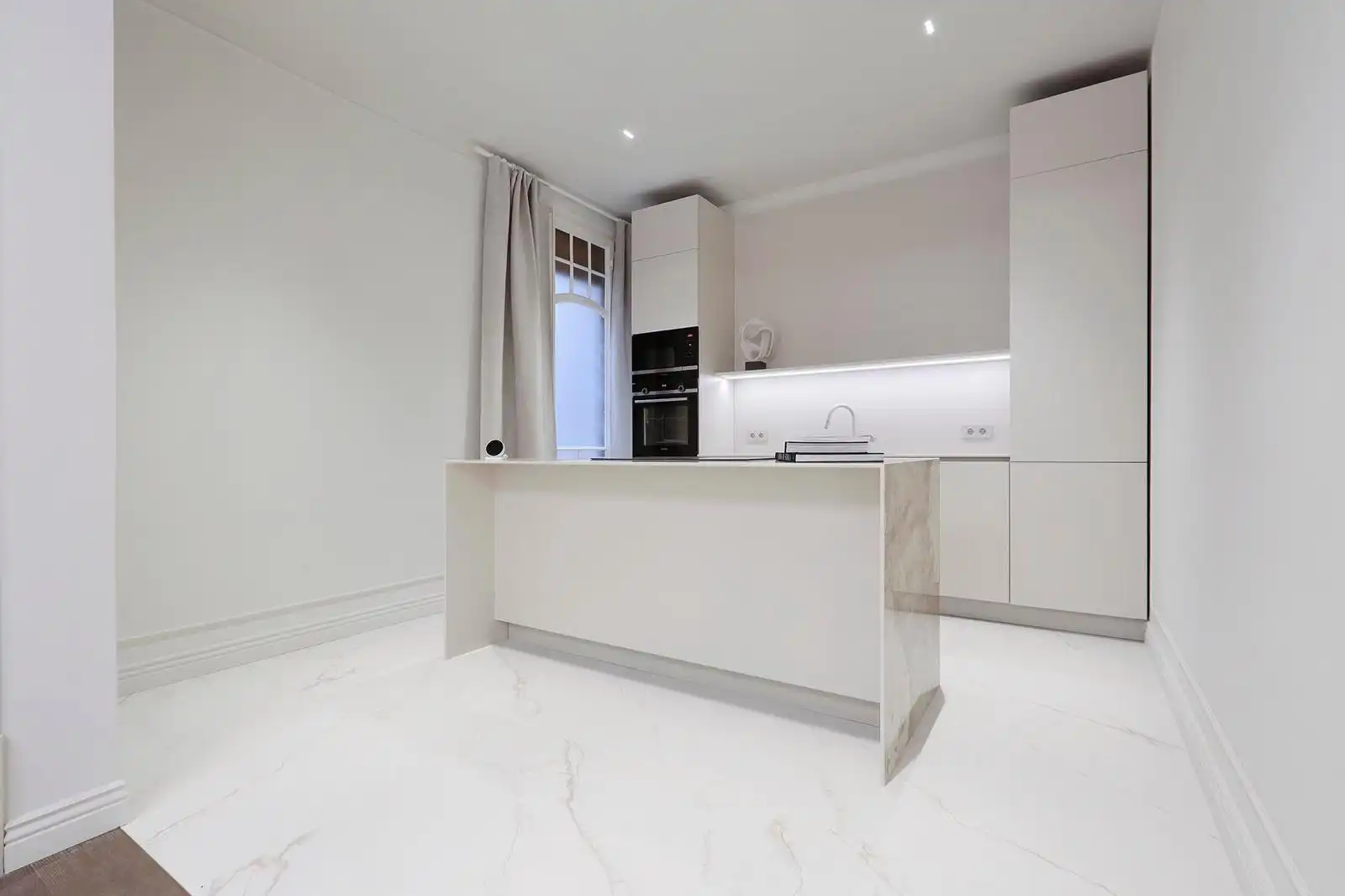 Cuina de Pis en venda en Barcelona amb Aire condicionat, Parquet i Balcó