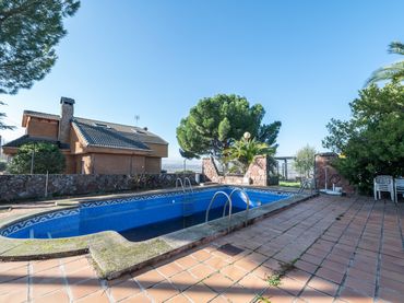 Casa con balcón en venta en Altos de Jarama