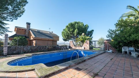 Exclusiva vivienda unifamiliar ofrece más de 401 m² diseñados para quienes buscan luminosidad