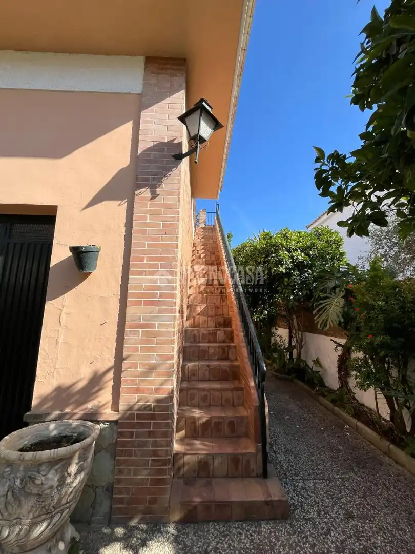 Vista exterior de Casa o chalet en venta en Mairena del Alcor con Aire acondicionado, Calefacción y Piscina comunitaria
