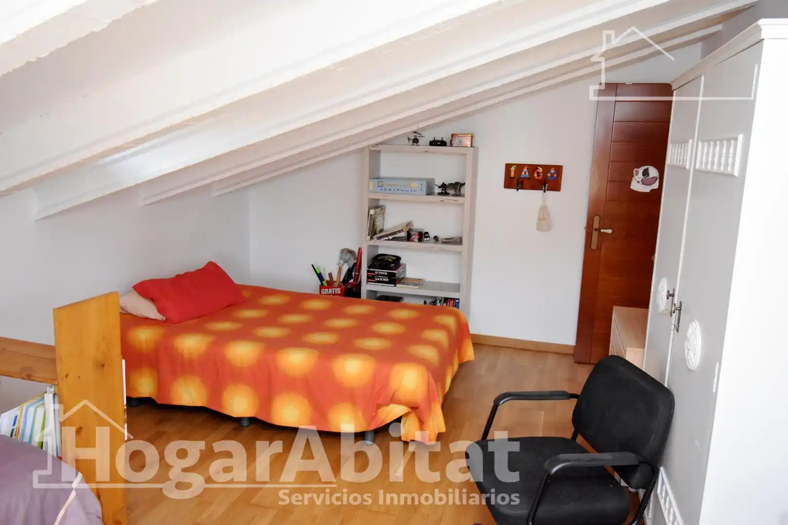 Bedroom of Houses for sale in Picassent  with Air Conditioner, Private garden and Terrace