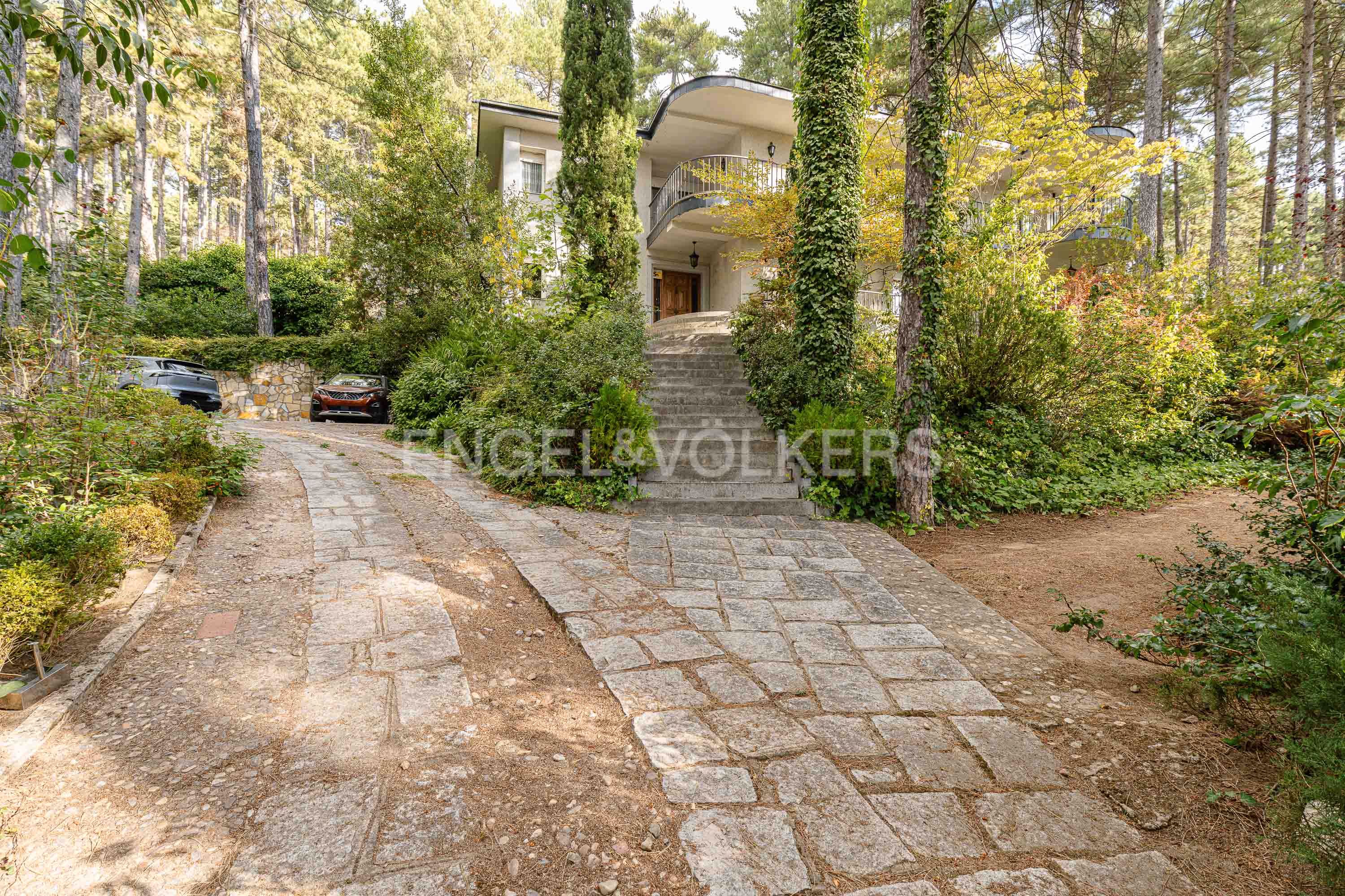 Exterior view of House or chalet for sale in San Lorenzo de El Escorial  with Heating, Private garden and Terrace