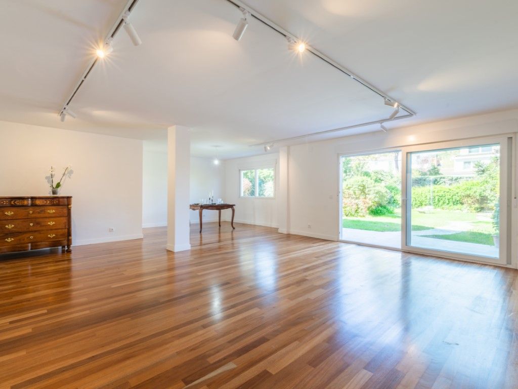 Sala d'estar de Casa adosada de lloguer en La Moraleja