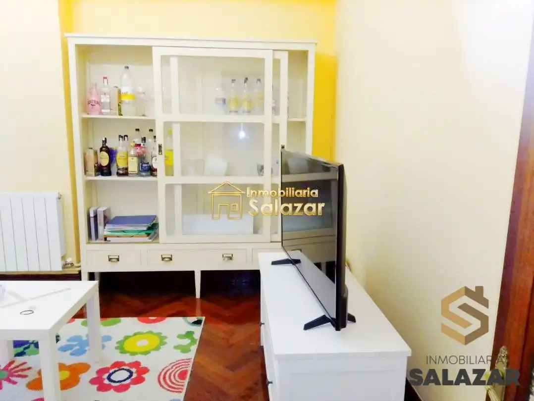 Sala d'estar de Pis de lloguer en Bilbao  amb Calefacció i Microones