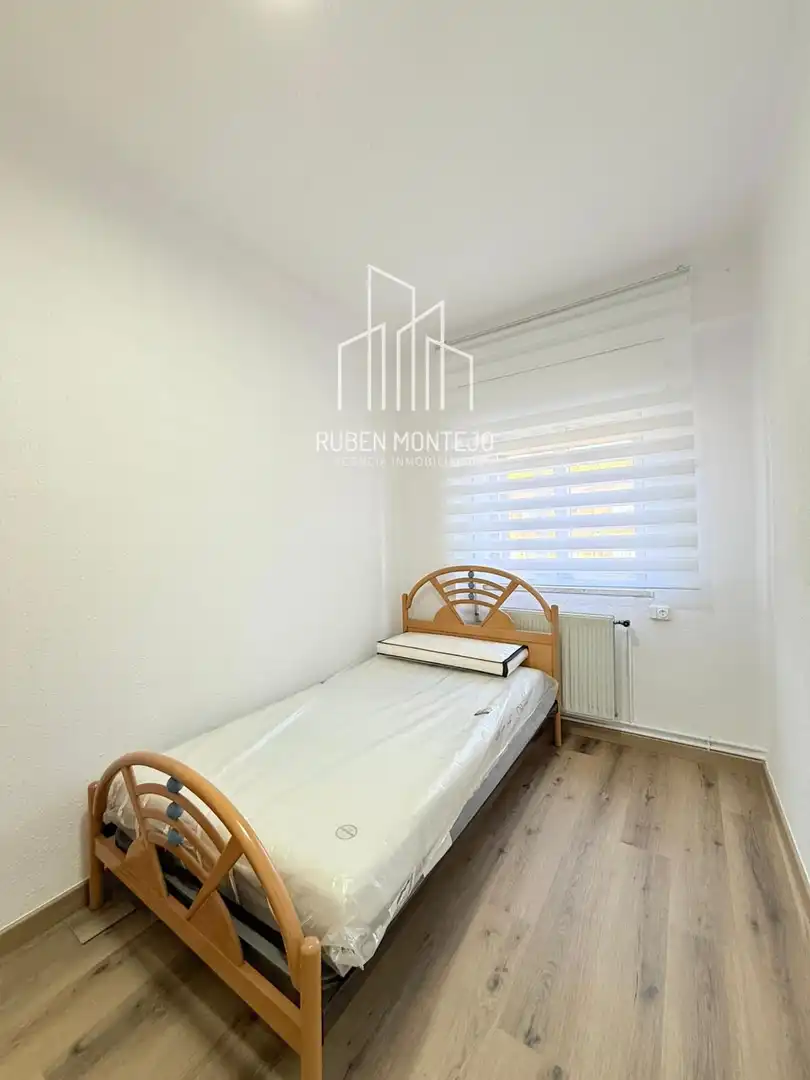 Bedroom of Flat for rent in Salamanca  with Heating, Storage room and Furnished