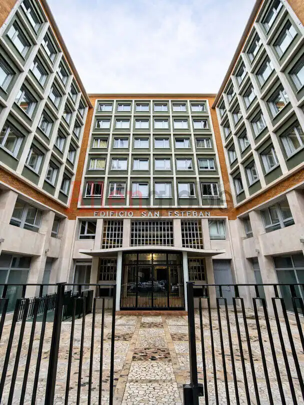 Außenansicht von Wohnung zur Miete in Gijón  mit Heizung und Abstellraum