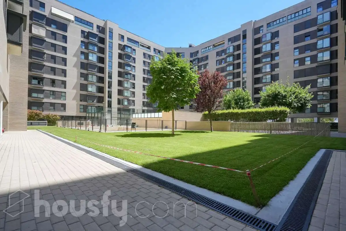 Vista exterior de Ático en venta en Madrid con Terraza, Trastero y Piscina comunitaria