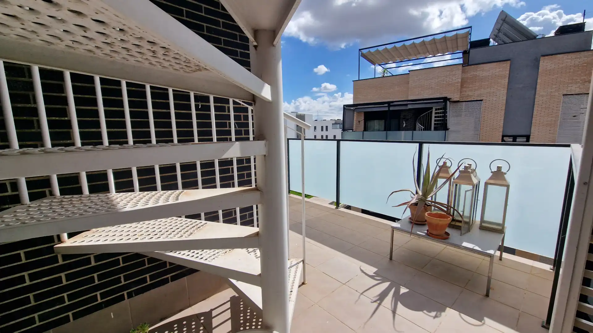 Terrasse von Dachboden zum Verkauf in San Juan de Aznalfarache mit Klimaanlage, Abstellraum und Gemeinschaftspool
