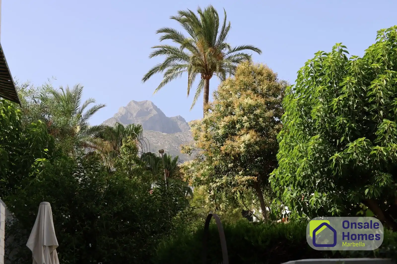 Jardí de Planta baixa en venda en Marbella amb Terrassa, Moblat i Piscina comunitària