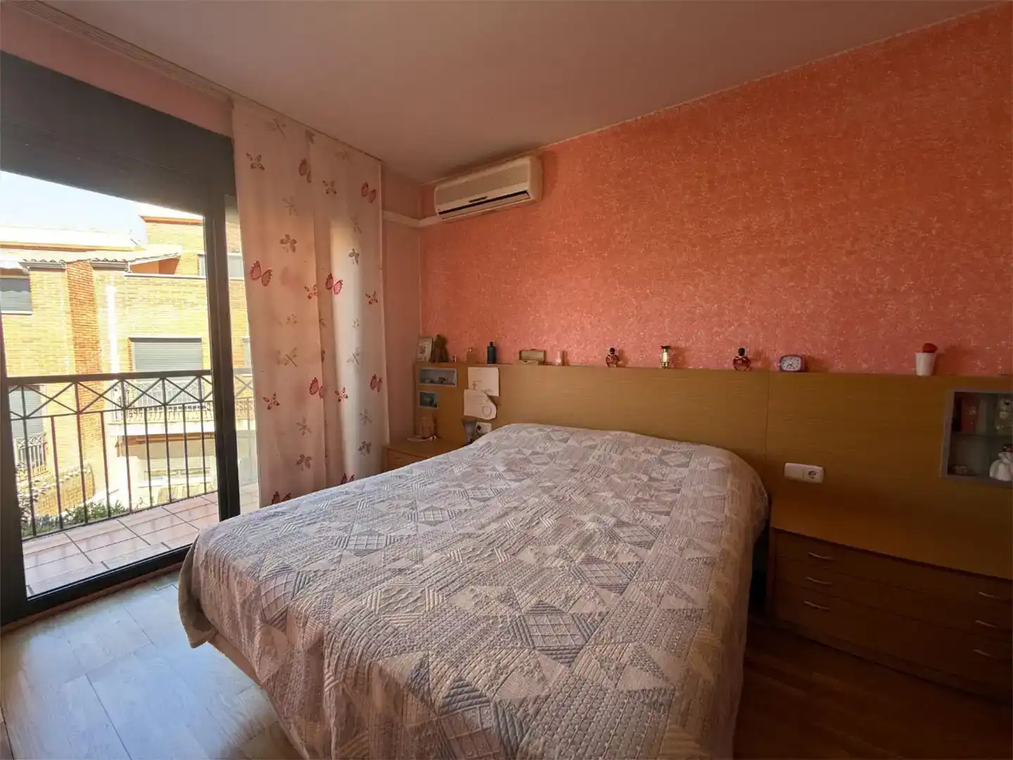 Dormitori de Casa adosada en venda en Sant Andreu de la Barca amb Aire condicionat, Piscina i Balcó