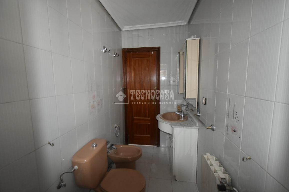 Bathroom of Flat for sale in  Madrid Capital  with Terrace and Balcony