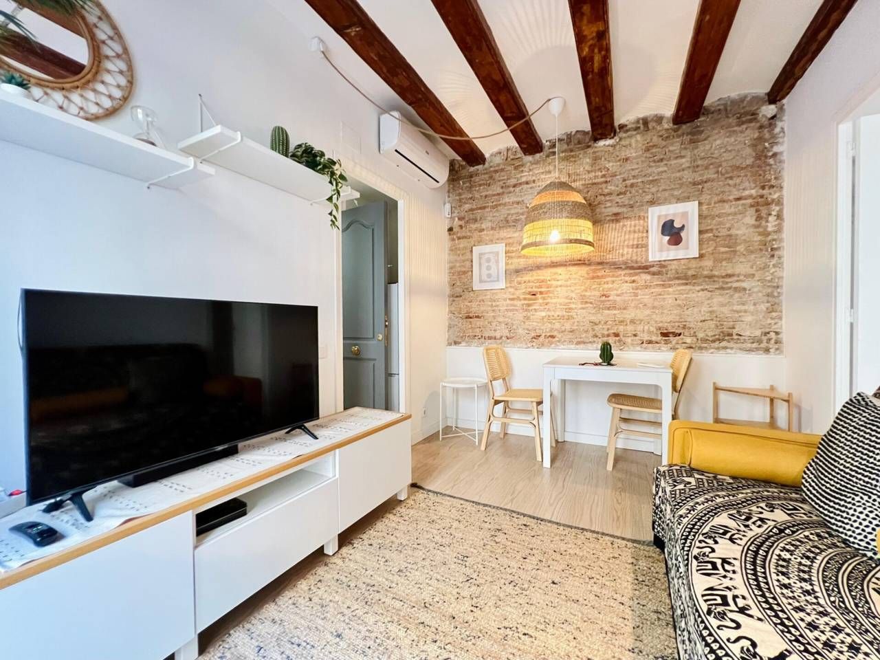 Sala de estar de Piso de alquiler en  Barcelona Capital con Aire acondicionado, Amueblado y Balcón