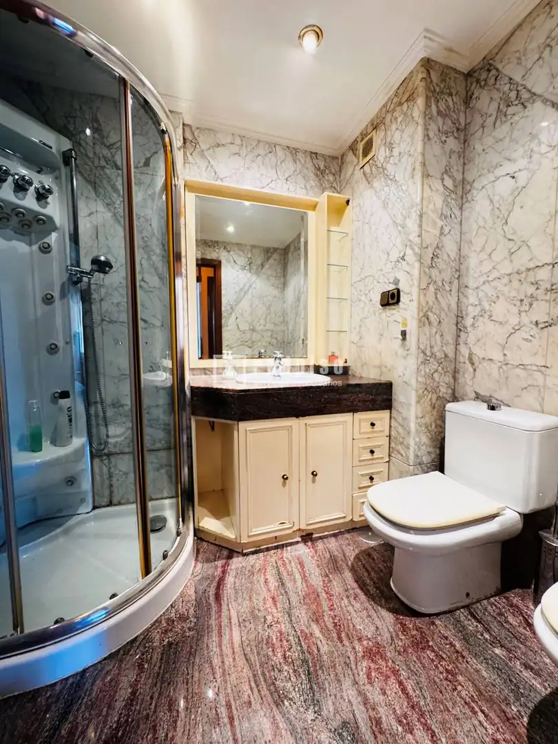 Badezimmer von Wohnung zum Verkauf in Fuenlabrada mit Klimaanlage, Heizung und Parkett