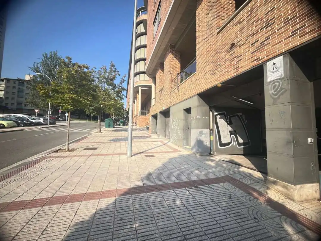 Vista exterior de Garaje en venta en Barañáin / Barañain
