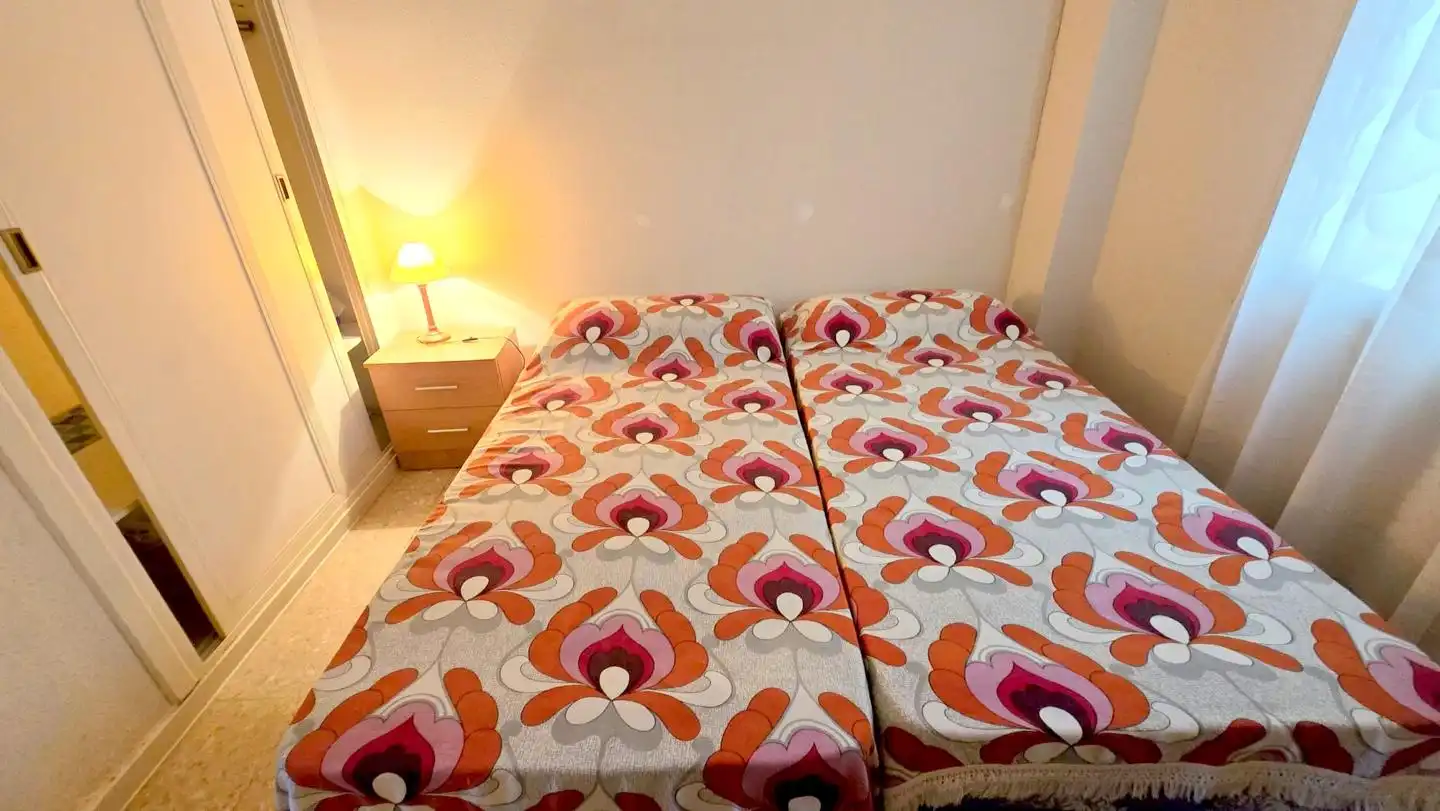 Dormitori de Apartament de lloguer en Gandia amb Terrassa i Moblat