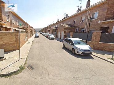 Casa a schiera con giardino in vendita a Calle DAMASO ALONSO
