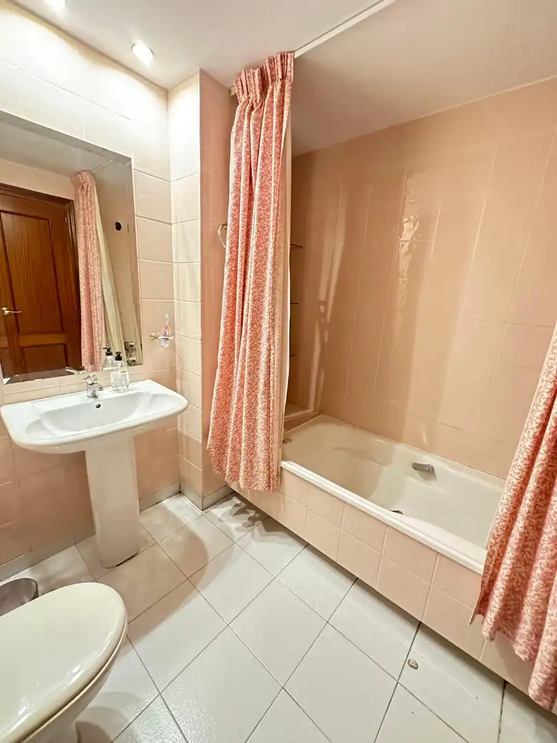 Bathroom of Flat for share in Granada  with Furnished
