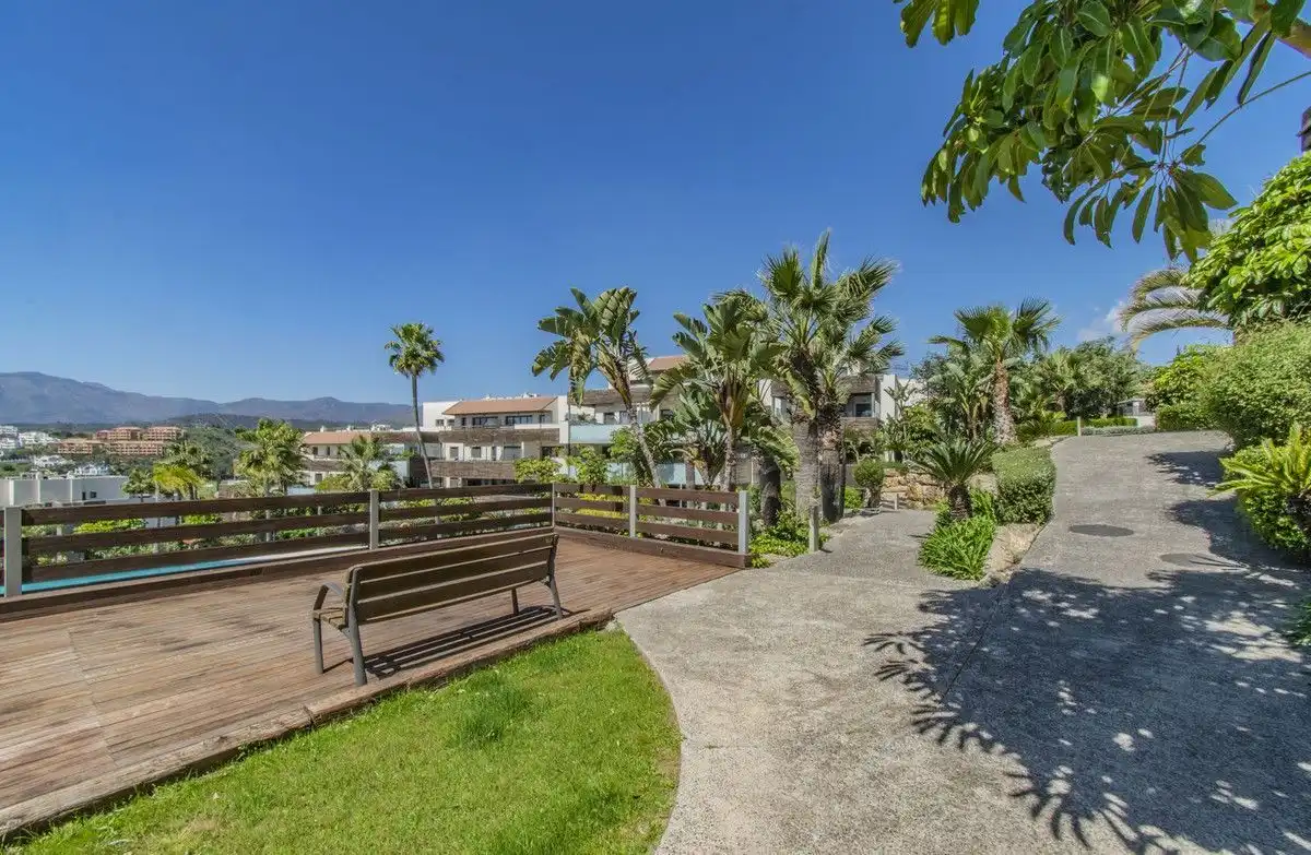 Terrasse von Wohnungen zum Verkauf in Benahavís mit Klimaanlage, Heizung und Terrasse