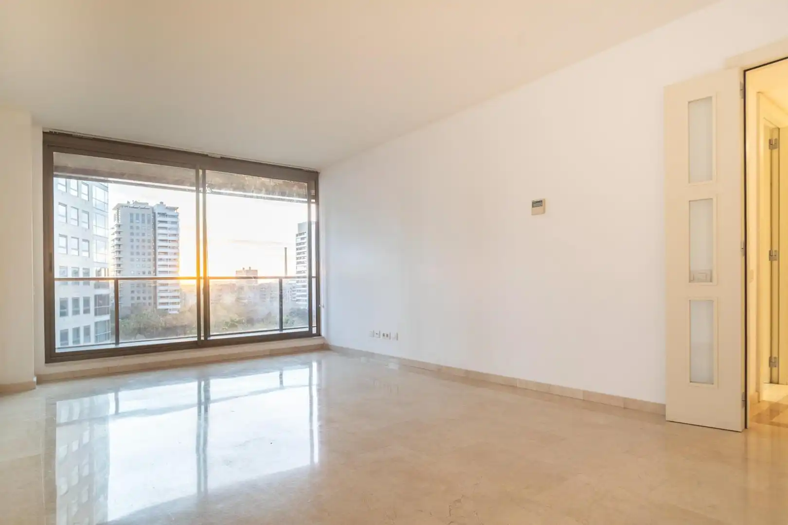 Wohnzimmer von Wohnung zum Verkauf in Barcelona mit Klimaanlage, Heizung und Terrasse