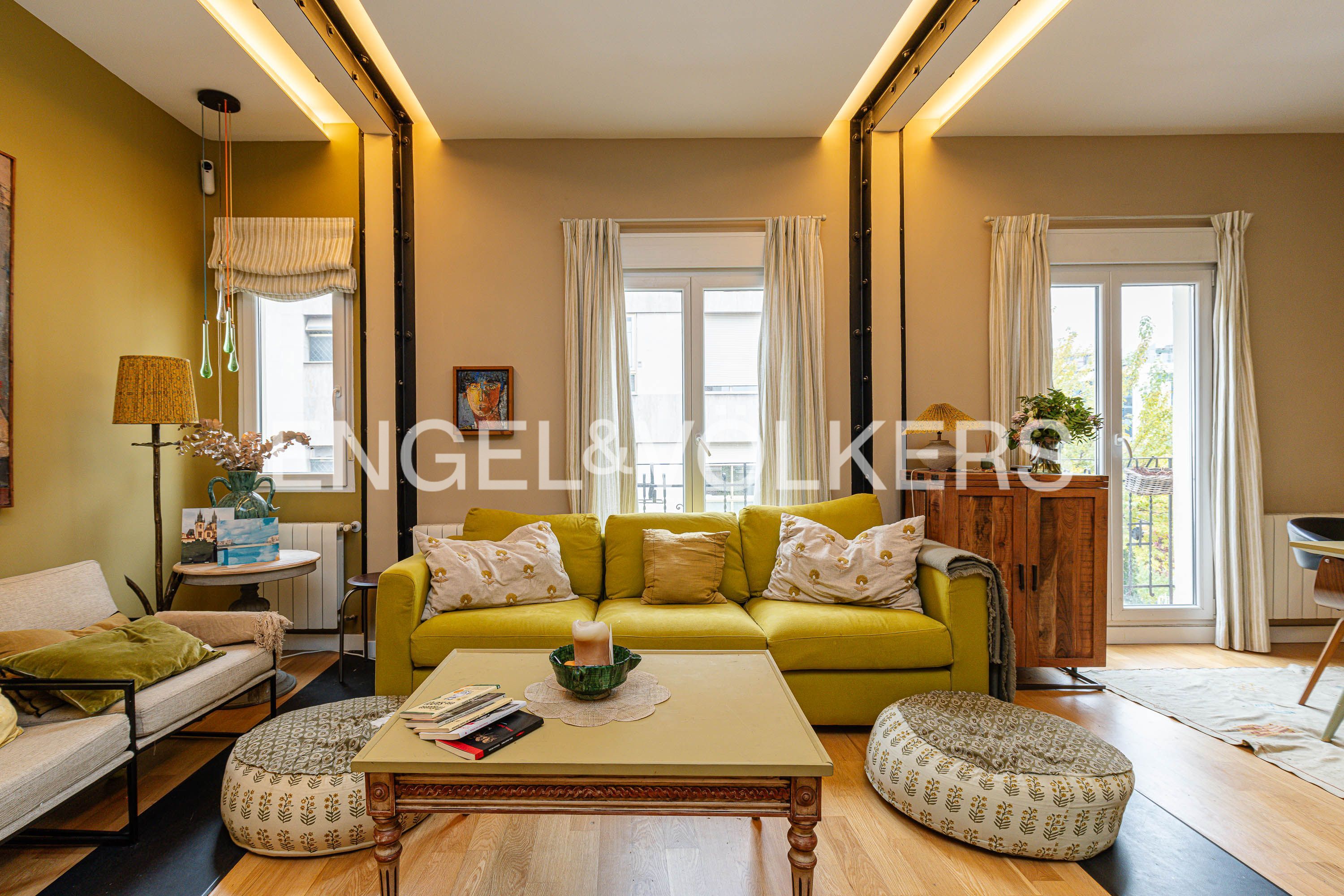 Sala d'estar de Apartament en venda en  Madrid Capital amb Calefacció i Parquet