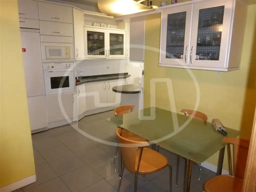 Cocina de Piso de alquiler en  Pamplona / Iruña con Calefacción, Parquet y Terraza