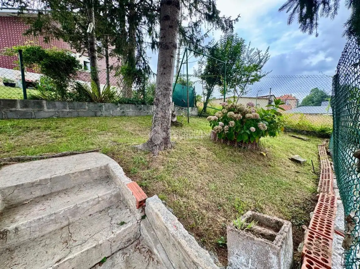Jardí de Casa o xalet en venda en El Astillero   amb Calefacció, Parquet i Terrassa