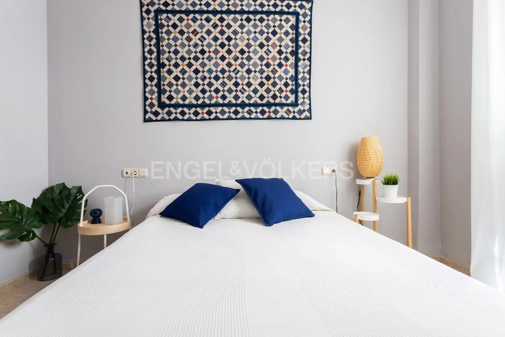 Dormitori de Apartament de lloguer en Sevilla amb Aire condicionat, Calefacció i Moblat