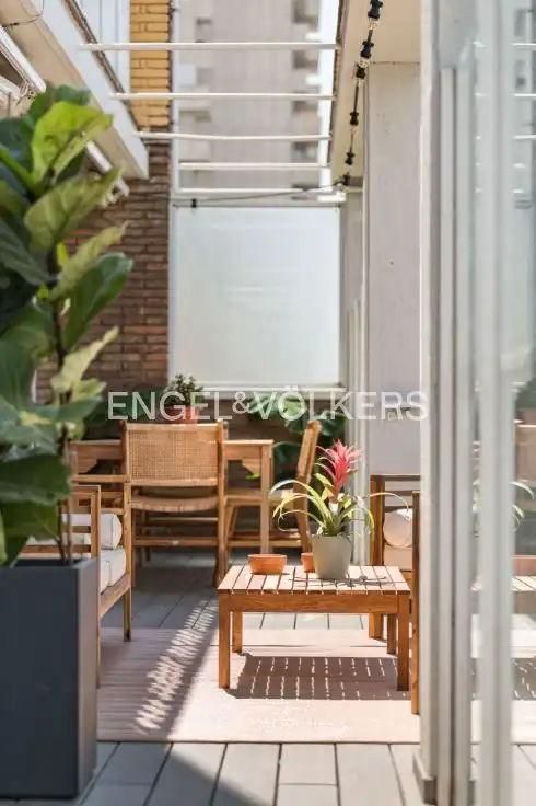 Terrasse von Dachboden zum Verkauf in Barcelona mit Klimaanlage, Heizung und Parkett