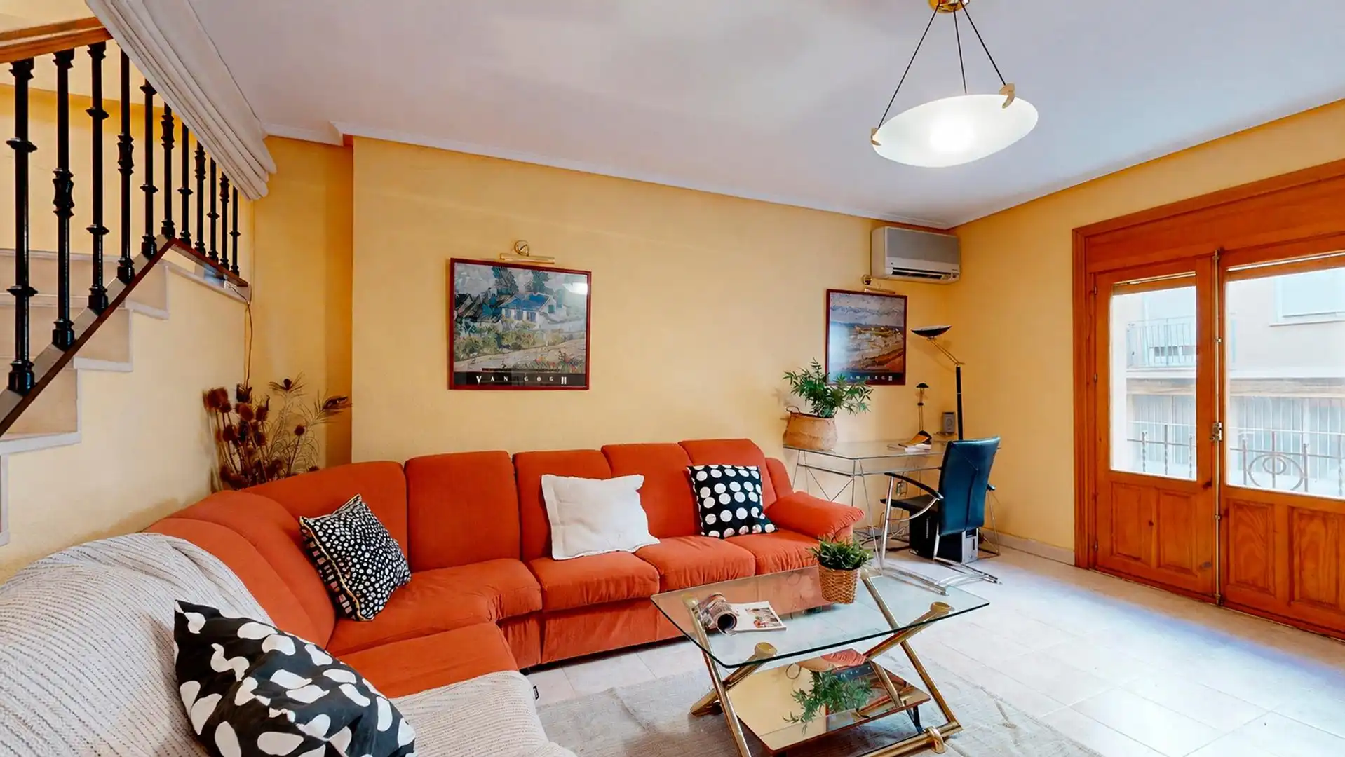 Sala d'estar de Casa o xalet en venda en Zaragoza amb Calefacció, Terrassa i Moblat