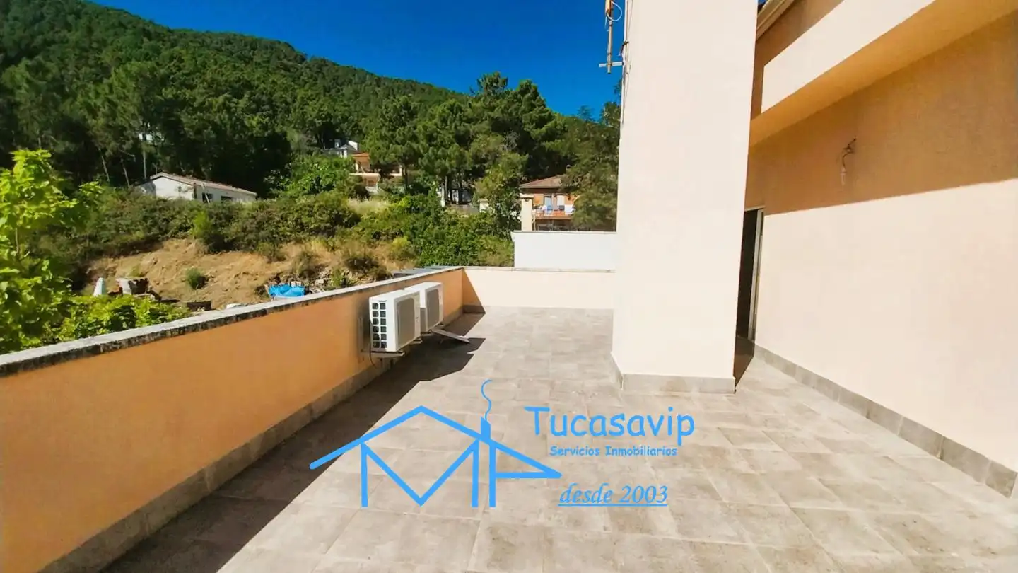 Terrassa de Casa o xalet en venda en El Tiemblo  amb Jardí privat i Terrassa