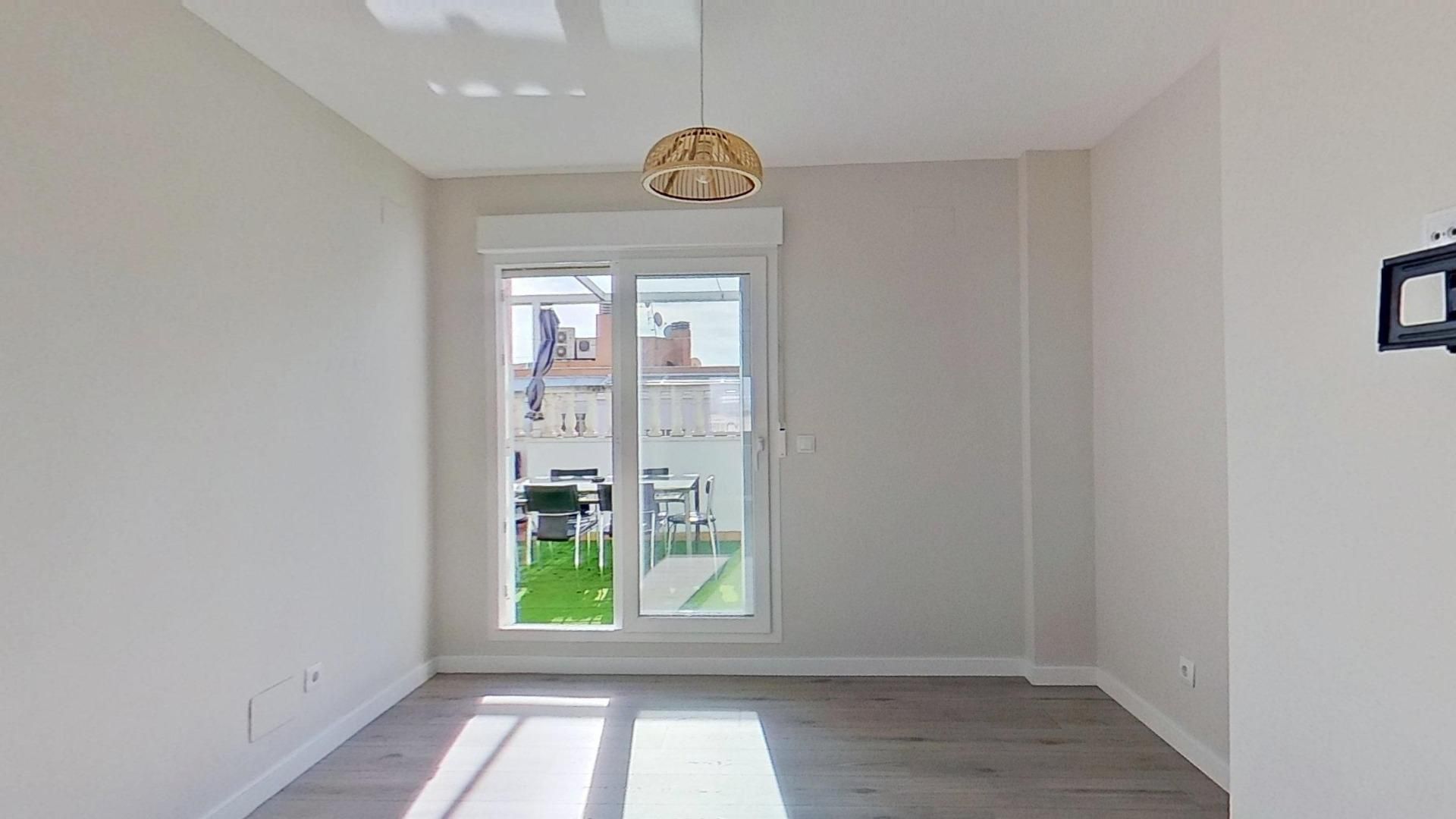 Menjador de Àtic de lloguer en  Madrid Capital amb Aire condicionat i Terrassa