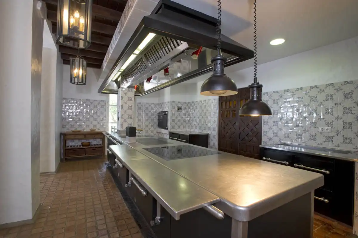 Cocina de Edificio en venta en Fuengirola con Alarma