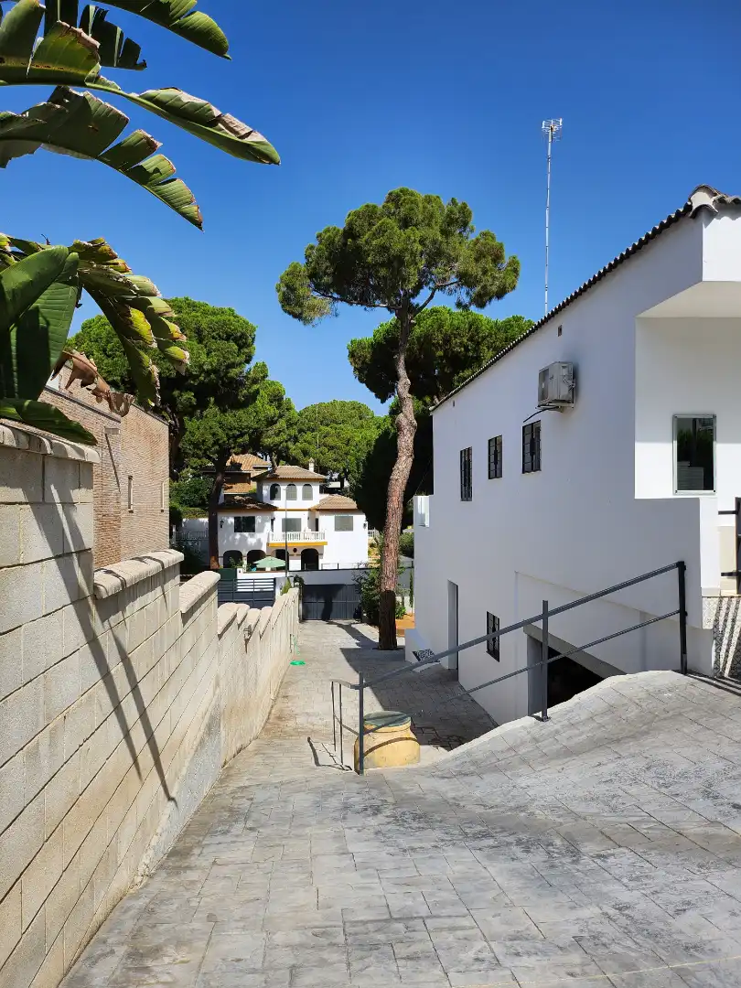 Vista exterior de Casa o chalet en venta en Alcalá de Guadaira con Aire acondicionado, Calefacción y Jardín privado