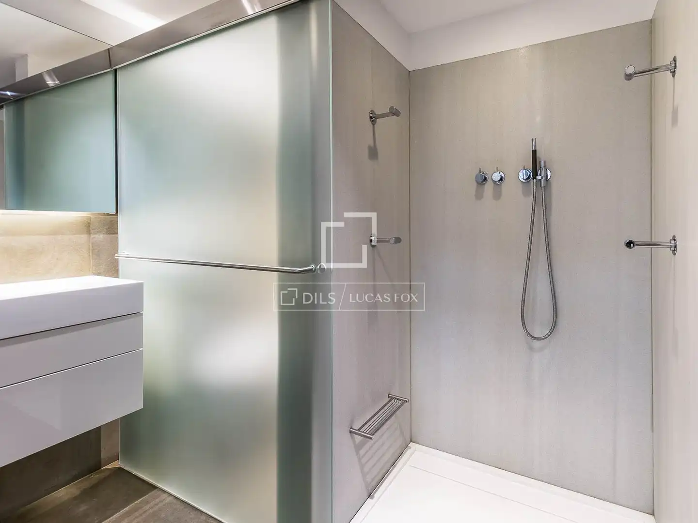 Baño de Piso en venta en Barcelona con Calefacción y Trastero