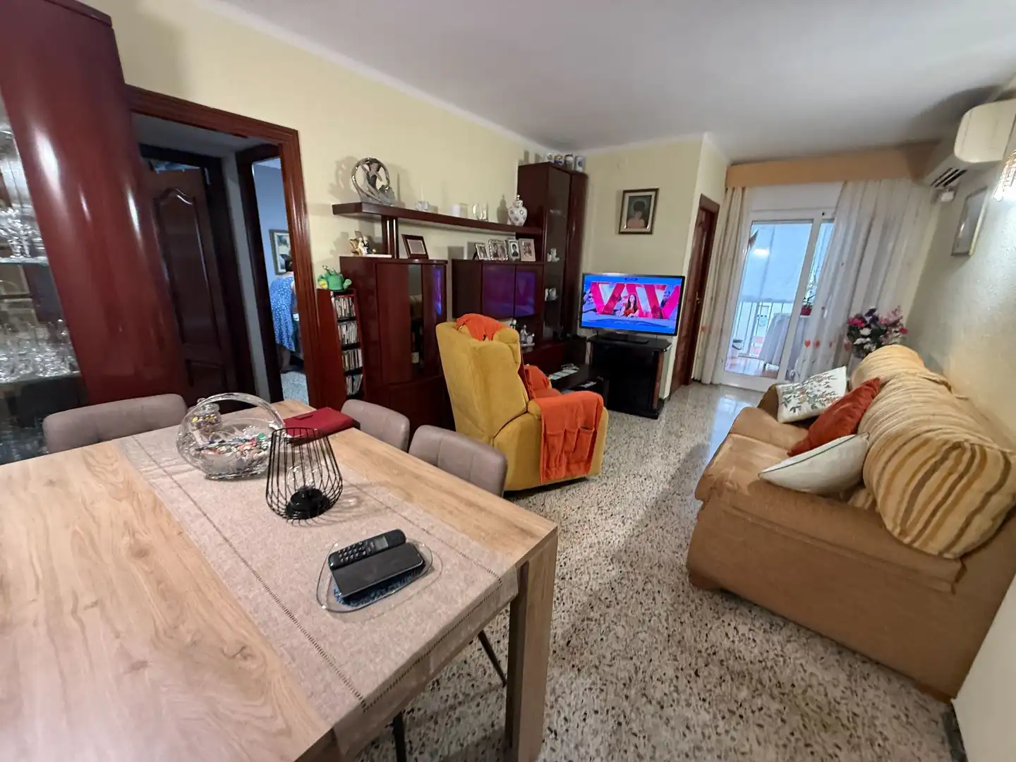 Sala d'estar de Pis en venda en Santa Coloma de Gramenet amb Aire condicionat, Calefacció i Terrassa