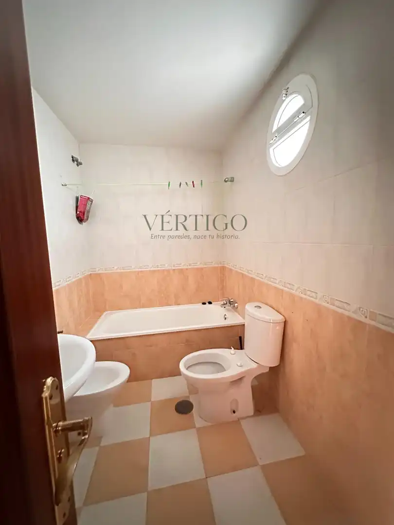 Baño de Piso en venta en Dos Hermanas con Aire acondicionado y Trastero
