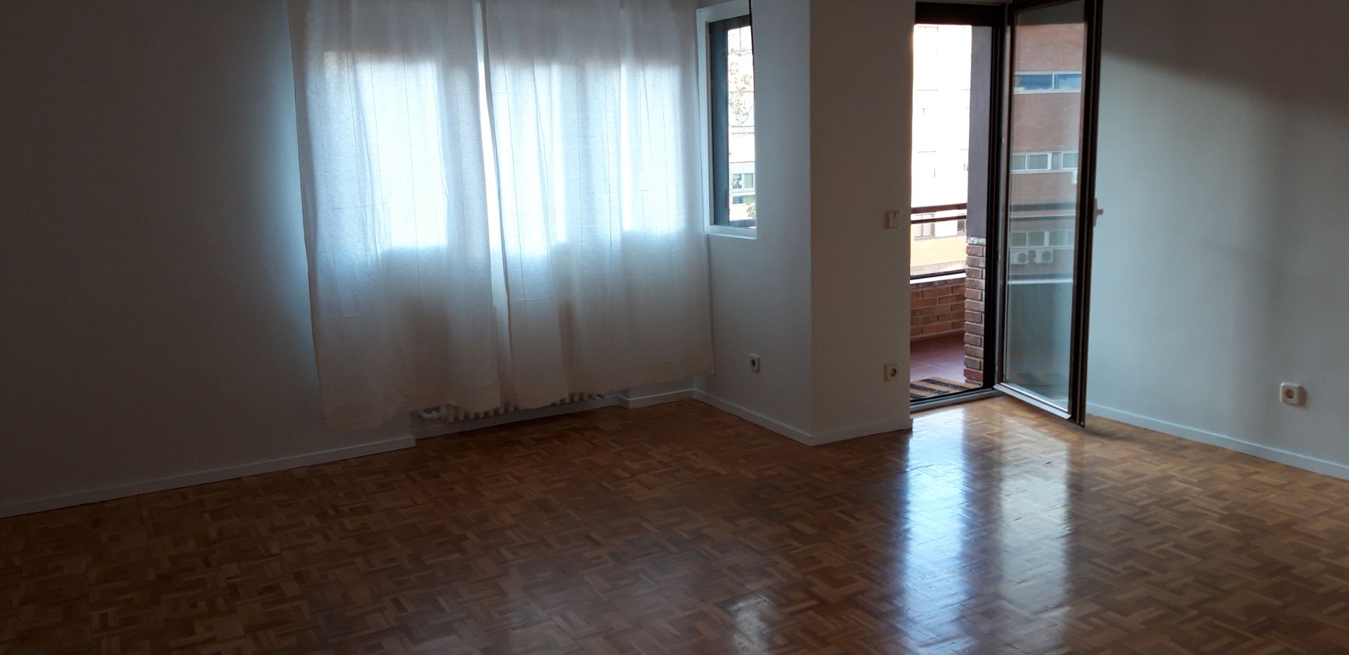 Sala d'estar de Pis de lloguer en  Madrid Capital amb Aire condicionat, Calefacció i Parquet
