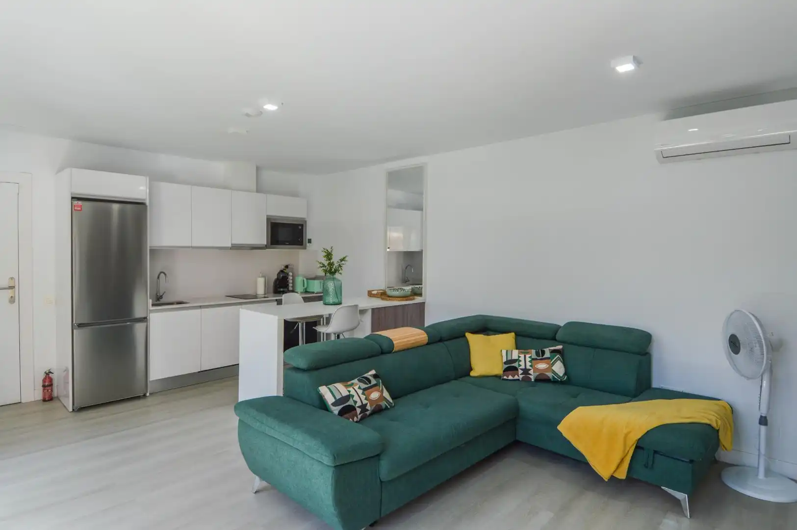 Sala d'estar de Apartament de lloguer en Mogán amb Aire condicionat, Jardí privat i Terrassa