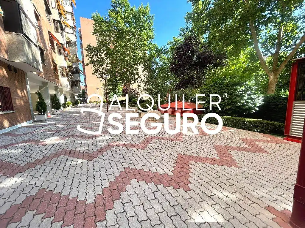 Vista exterior de Pis de lloguer en Madrid amb Aire condicionat, Calefacció i Traster