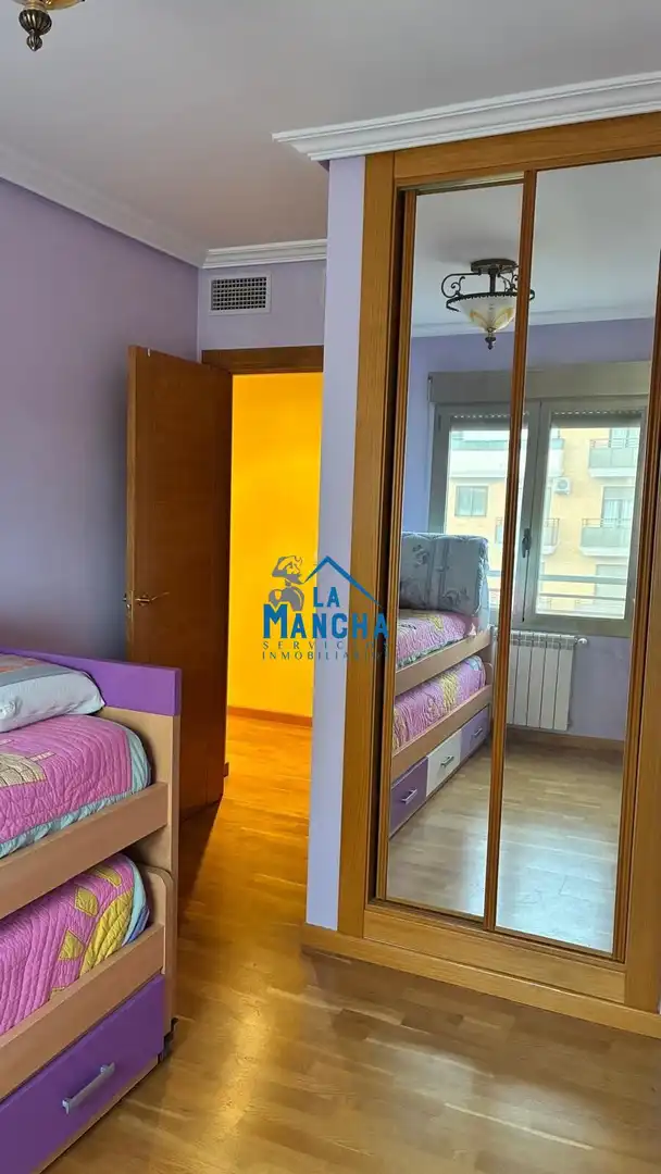 Habitación de Apartamento en venta en Albacete con Calefacción, Trastero y Amueblado